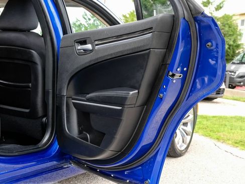 Used 2019 Chrysler 300 Touring w/ Chrome Appearance Package RWD image 49