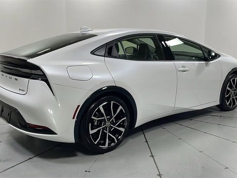 Certified 2025 Toyota Prius Plug-In Hybrid image 5