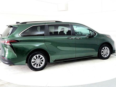 Certified 2024 Toyota Sienna XLE image 6