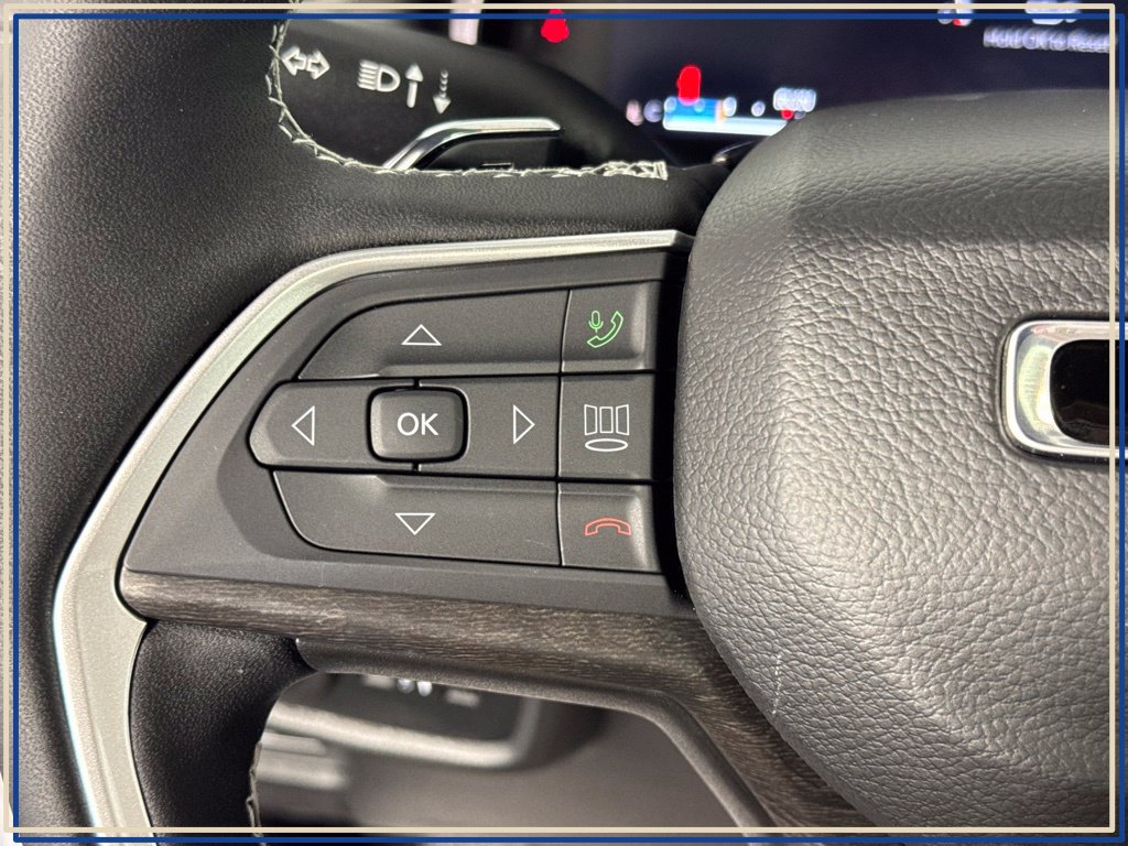 Used 2026 Jeep Grand Cherokee Limited AWD/4WD image 17