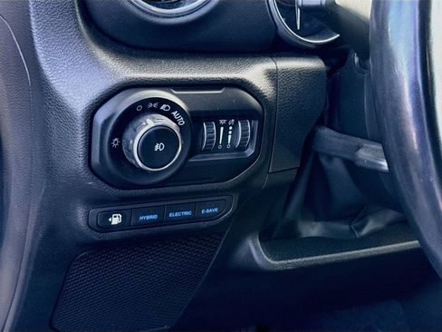 Used 2022 Jeep Wrangler Unlimited Rubicon 4xe w/ Cold Weather Group AWD/4WD image 11