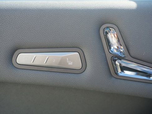 Used 2025 BMW iX M60 image 11