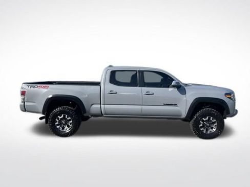 Used 2020 Toyota Tacoma TRD Off-Road w/ TRD Premium Off Road Package AWD/4WD image 12