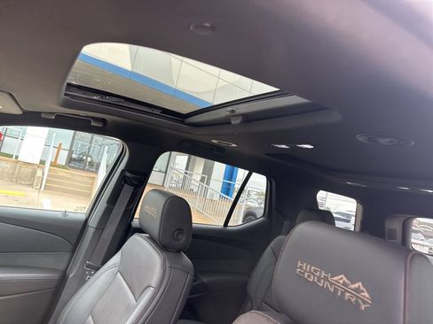 Used 2023 Chevrolet Traverse High Country AWD/4WD image 2