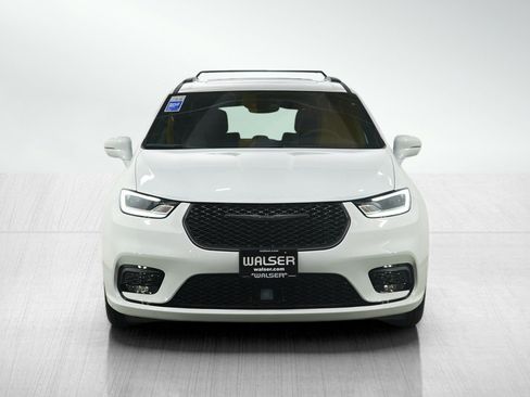 Used 2022 Chrysler Pacifica Limited w/ S Appearance Package image 9