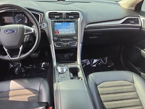 Used 2017 Ford Fusion SE w/ Equipment Group 201A FWD image 13