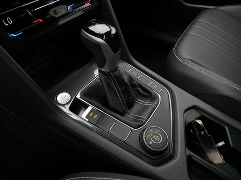 Certified 2024 Volkswagen Tiguan SE R-Line image 24