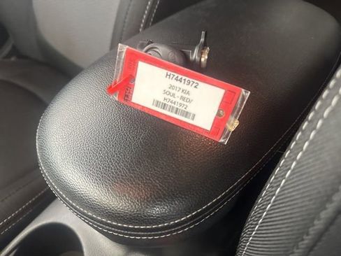 Used 2017 Kia Soul + image 28