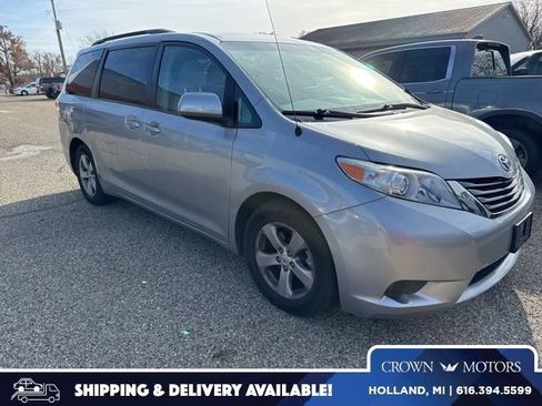 Used 2012 Toyota Sienna LE image 1
