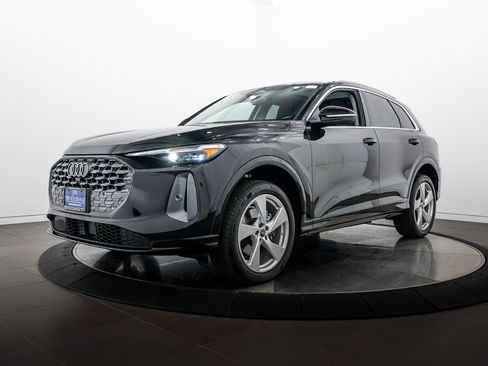 Used 2025 Audi Q5 Premium Plus w/ Premium Plus AWD/4WD image 6