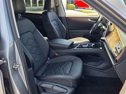 Used 2024 Volkswagen Atlas SE FWD image 18