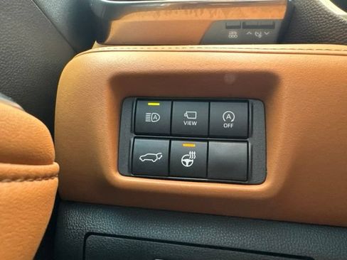 Used 2023 Toyota Highlander Platinum FWD image 11