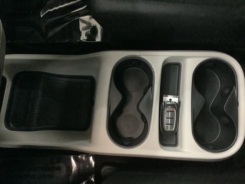 Used 2023 Chrysler Voyager LX image 22