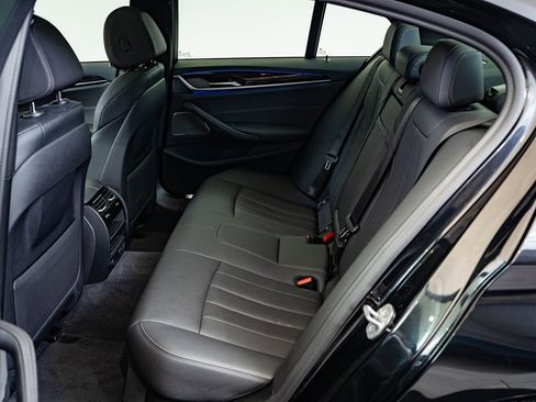 Used 2021 BMW 540i xDrive w/ Premium Package image 32