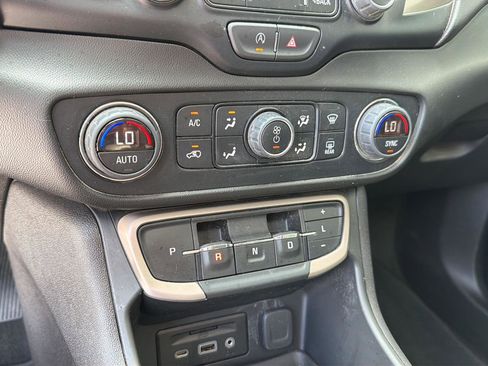 Used 2024 GMC Terrain Denali w/ Denali Premium Package AWD/4WD image 27