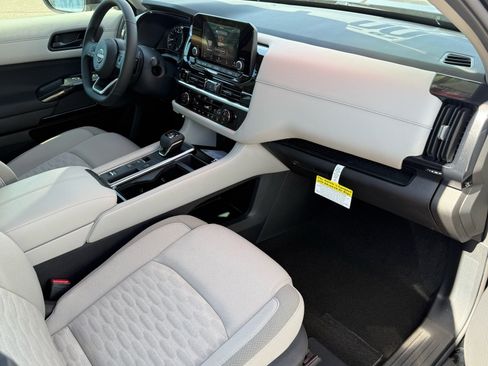 New 2025 Nissan Pathfinder SV image 26