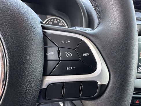 Used 2019 Jeep Renegade Latitude w/ Popular Equipment Group FWD image 14