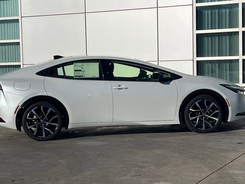 New 2026 Toyota Prius Plug-In Hybrid image 3