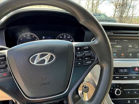 Used 2017 Hyundai Sonata Sport image 16