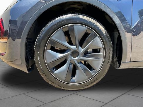 Used 2024 Tesla Model Y 2WD image 9