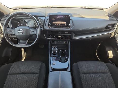 Certified 2025 Nissan Rogue SV FWD image 9