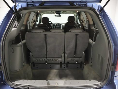 Used 2007 Chrysler Town & Country Touring w/ Leather Interior Group FWD image 4