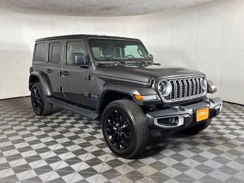 Certified 2025 Jeep Wrangler Unlimited Sahara AWD/4WD image 3