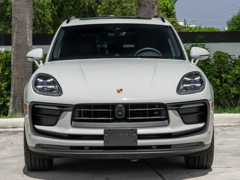 Used 2025 Porsche Macan AWD/4WD image 12