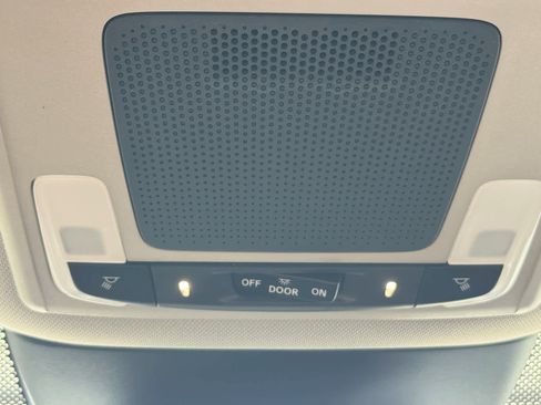Used 2025 Honda Pilot EX-L image 48