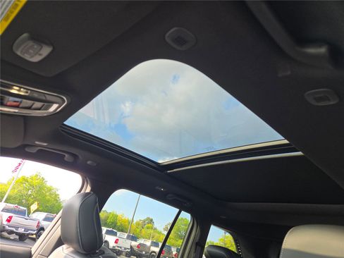 New 2025 Jeep Grand Cherokee Limited w/ Black Appearance Package image 28