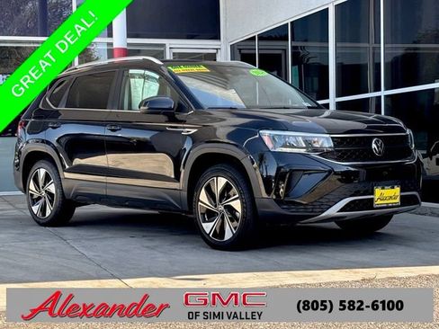 Used 2024 Volkswagen Taos SE AWD/4WD image 1