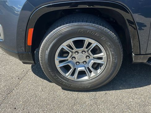 Certified 2023 Jeep Wagoneer 4WD image 10