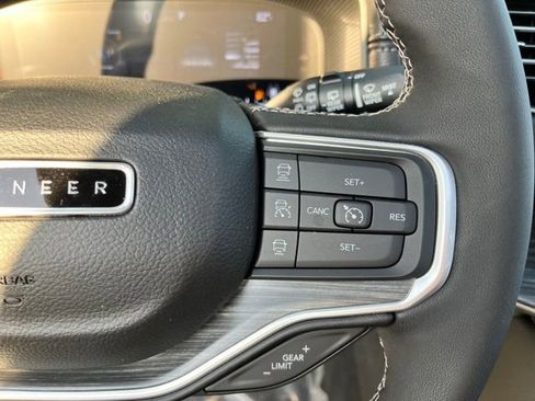 Used 2023 Jeep Wagoneer Series III w/ Premium Group I AWD/4WD image 38