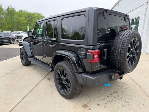 Used 2023 Jeep Wrangler Unlimited Sahara w/ Cold Weather Group AWD/4WD image 7