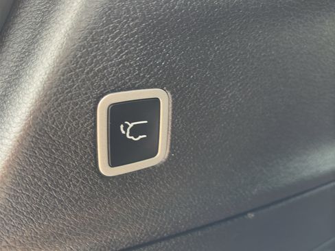Used 2024 Chrysler Pacifica Touring FWD image 28