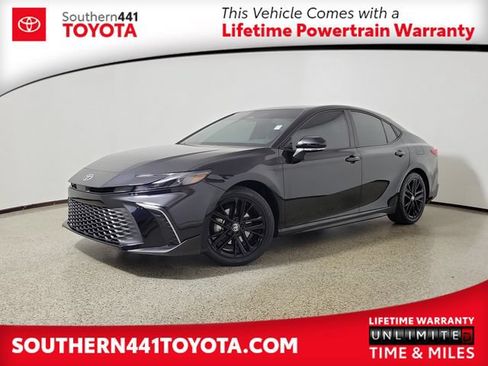 Used 2026 Toyota Camry SE FWD image 1