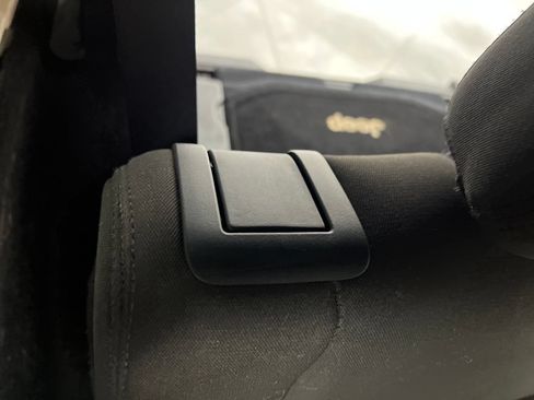 Used 2017 Jeep Wrangler Unlimited Sport w/ Quick Order Package 24S AWD/4WD image 20
