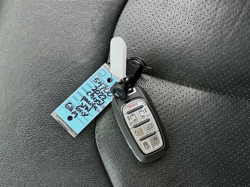 Used 2022 Chrysler Pacifica Touring-L FWD image 26