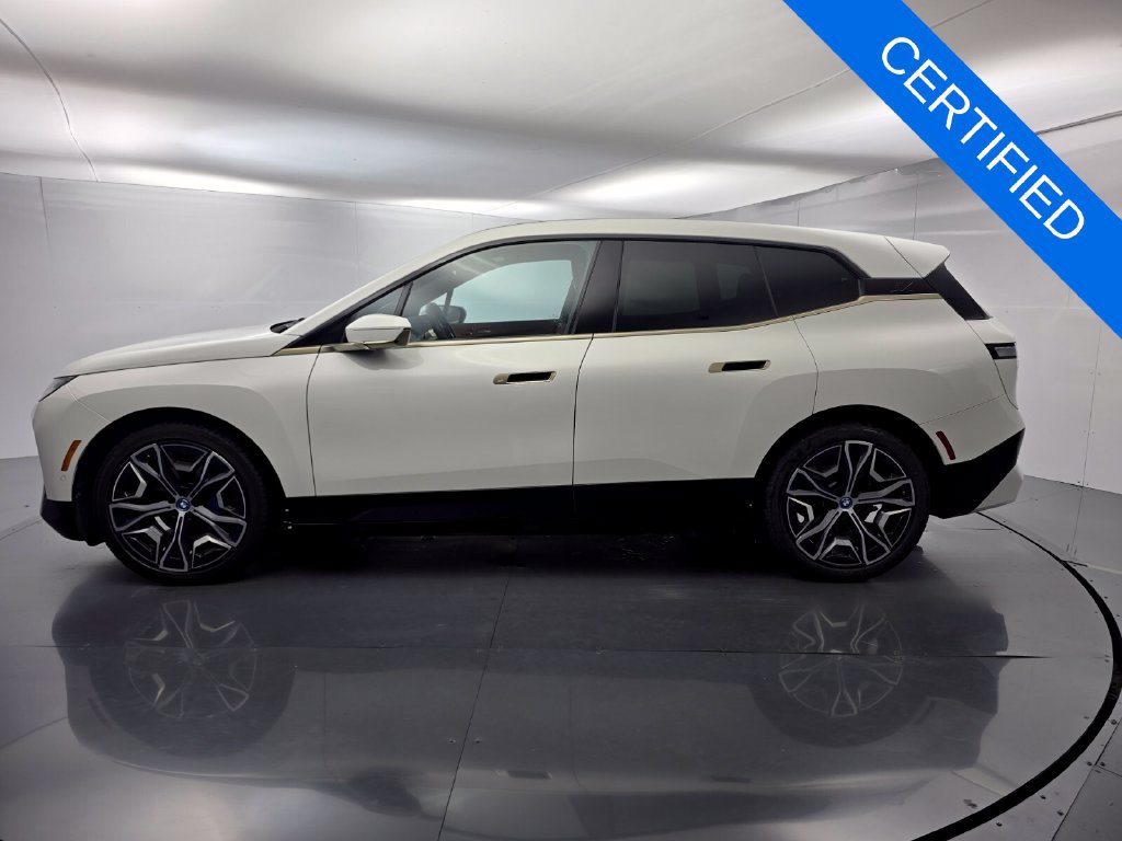 Certified 2022 BMW iX xDrive50 w/ Premium Package AWD/4WD image 7