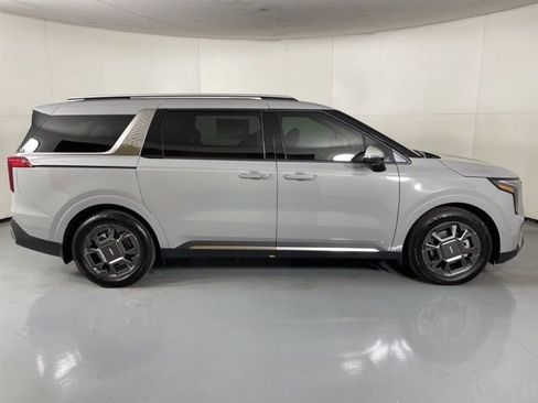 New 2026 Kia Carnival SX image 9