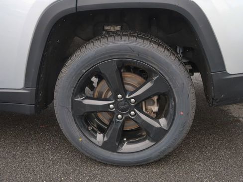 Used 2023 Jeep Grand Cherokee L Laredo image 14