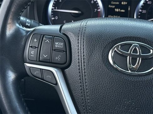 Used 2017 Toyota Highlander SE image 13