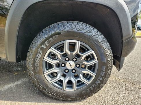 Used 2024 Chevrolet Colorado Z71 w/ Z71 Convenience Package 2 image 25