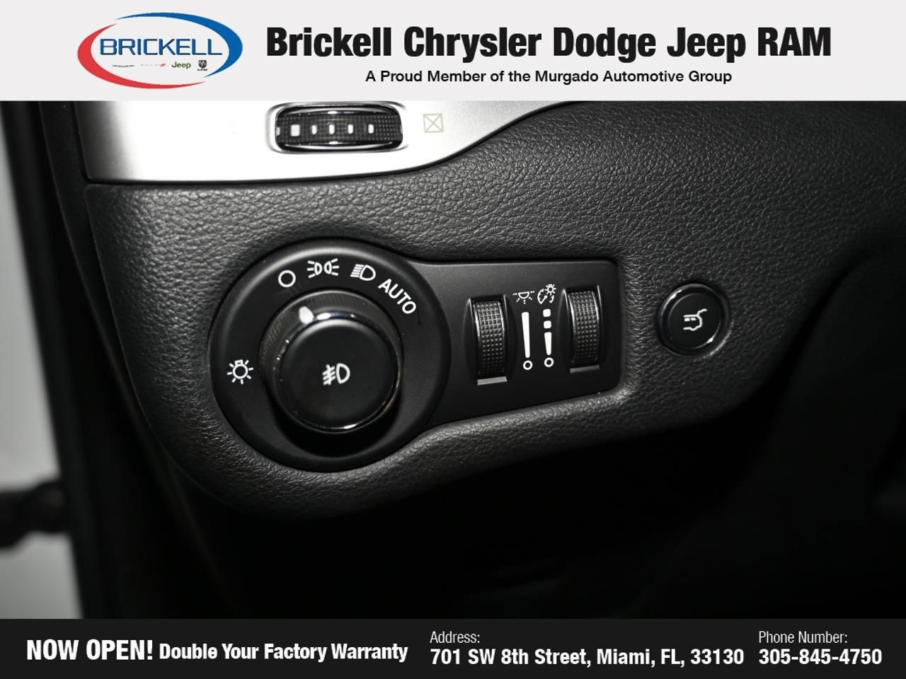 Used 2015 Jeep Cherokee Trailhawk w/ Comfort/Convenience Group AWD/4WD image 33