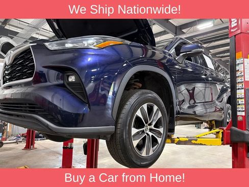 Used 2021 Toyota Highlander XLE AWD/4WD image 2