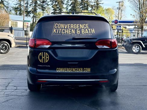 Used 2018 Chrysler Pacifica Touring-L Plus image 6