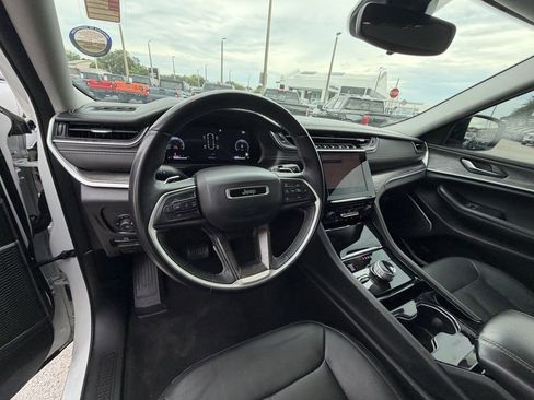 Used 2022 Jeep Grand Cherokee L Limited AWD/4WD image 18