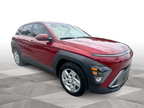Used 2024 Hyundai Kona SE FWD image 2