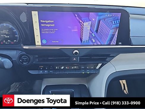 Used 2023 Toyota Crown Limited image 25