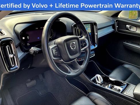 Used 2025 Volvo XC40 B5 Plus AWD/4WD image 17